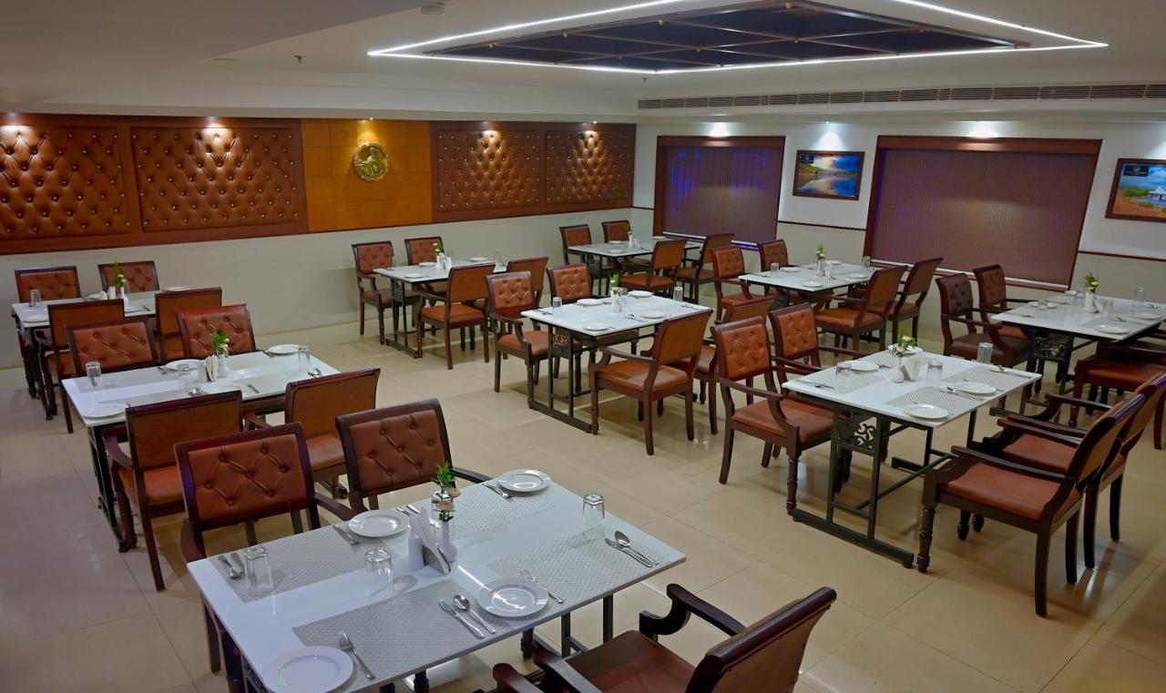 Contour Backwaters Hotel Resort & Convention Centre Ramankari Luaran gambar