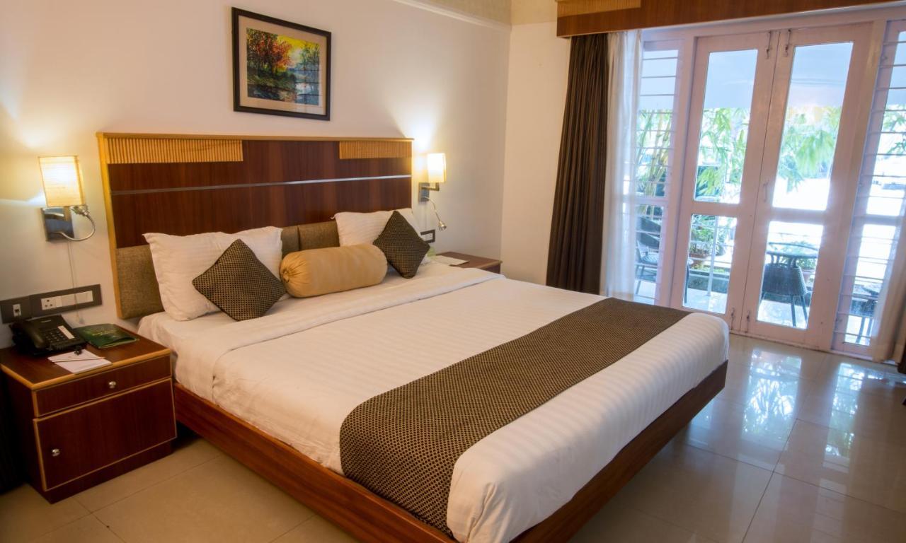 Contour Backwaters Hotel Resort & Convention Centre Ramankari Luaran gambar