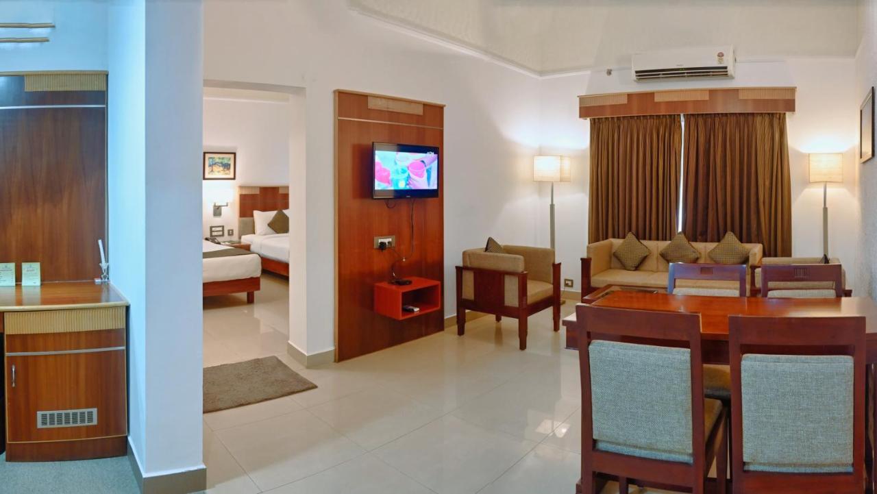Contour Backwaters Hotel Resort & Convention Centre Ramankari Luaran gambar