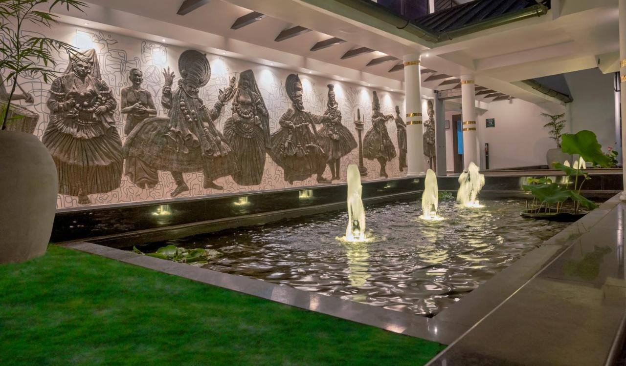 Contour Backwaters Hotel Resort & Convention Centre Ramankari Luaran gambar