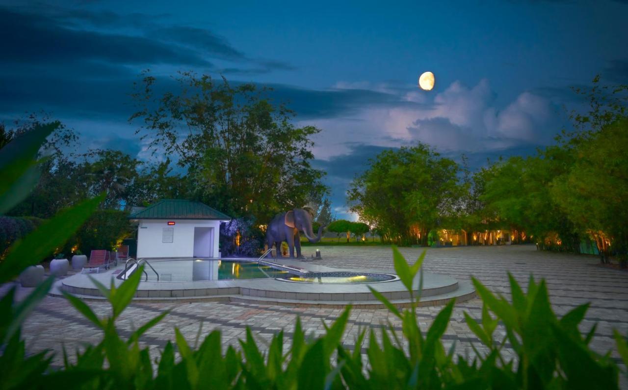Contour Backwaters Hotel Resort & Convention Centre Ramankari Luaran gambar